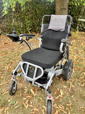 MobilityPlus+ Ultra-Light Folding Electric Wheelchair / Powerchair – 2 Batteries – £350 ONO