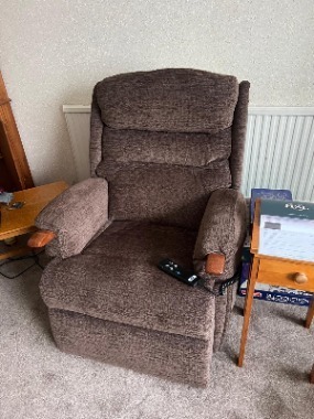 Dual rise and recline chair