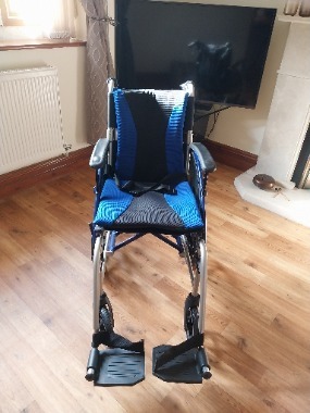 Self Propelled lightweight transit wheelchair