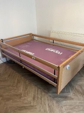 Profiling bed extra wide (Invacare SB755 )