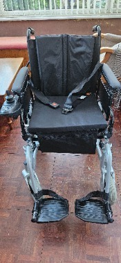All terrain foldable electric wheelchair