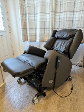 Lento Dual Motor Electric Care Chair – Tilt-in-Space (TIS) Riser Recliner (2024 Model)