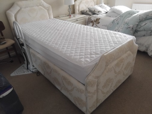 Single electric adjustable bed